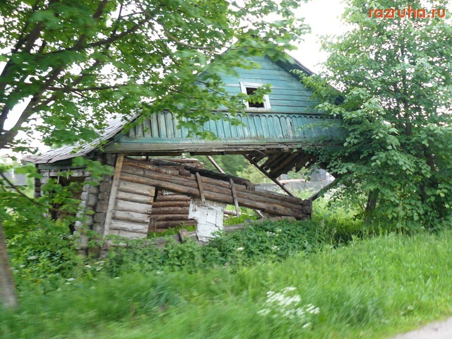 Новоржев - полуразрушенный дом