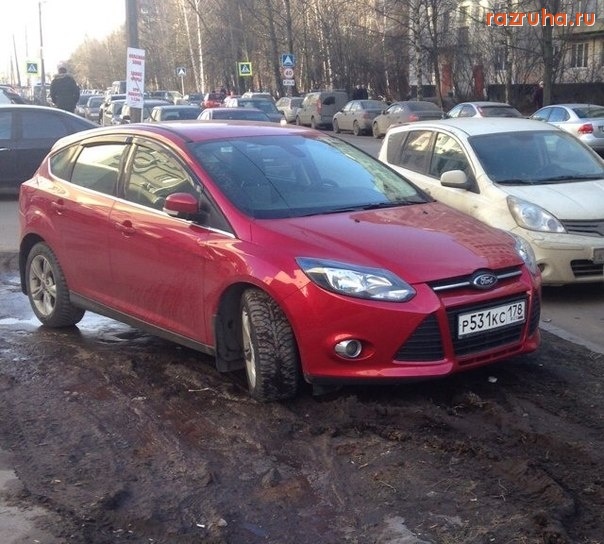 Санкт-Петербург - Парковка машин на газонах